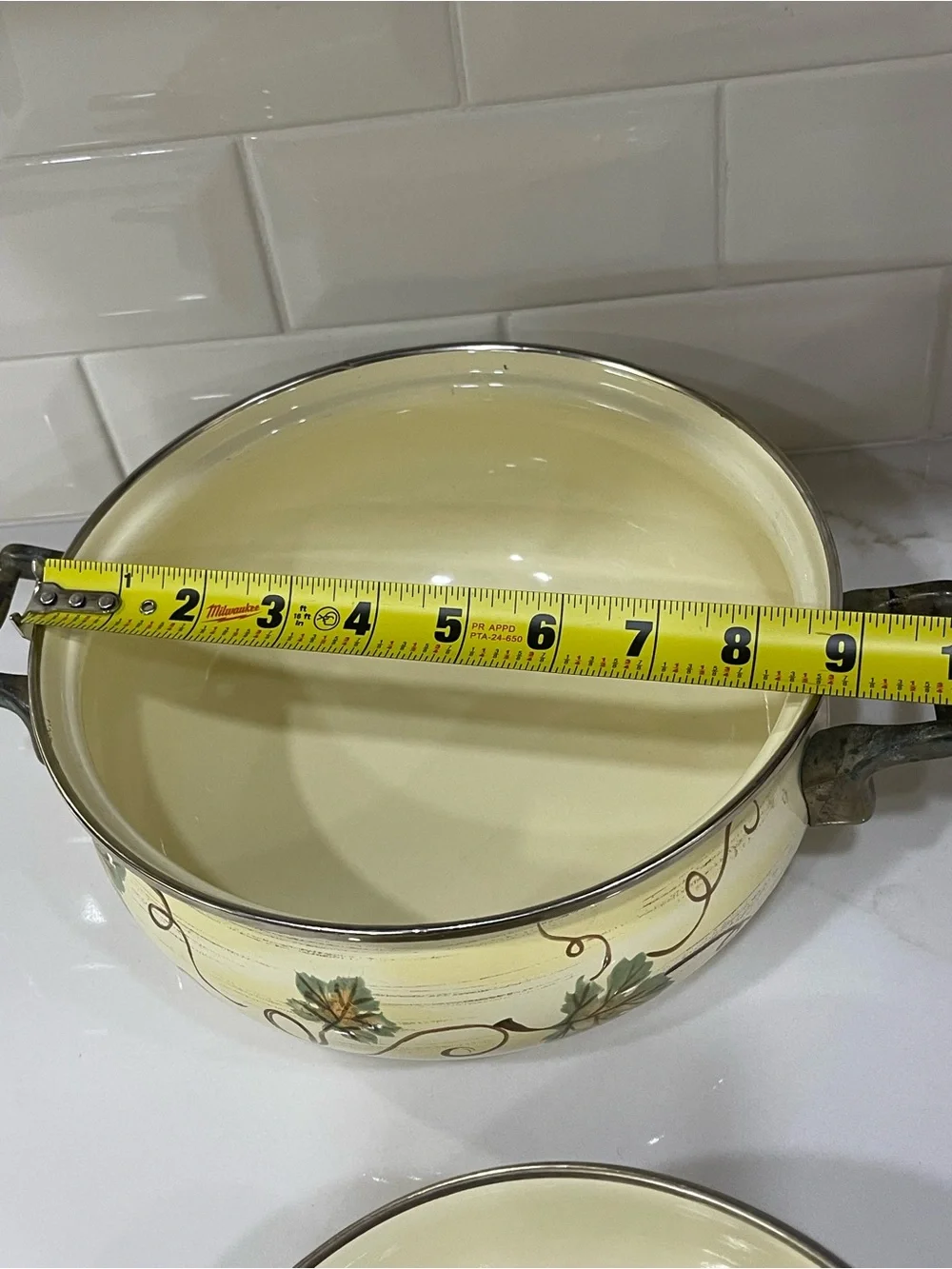 Tabletops Unlimited Vitroceramic Round Ceramic Casserole w/ Lid 9